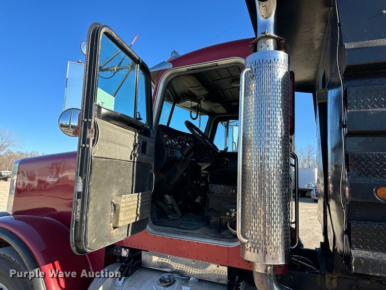 image for item DR6045 2003 Peterbilt 357  dump truck