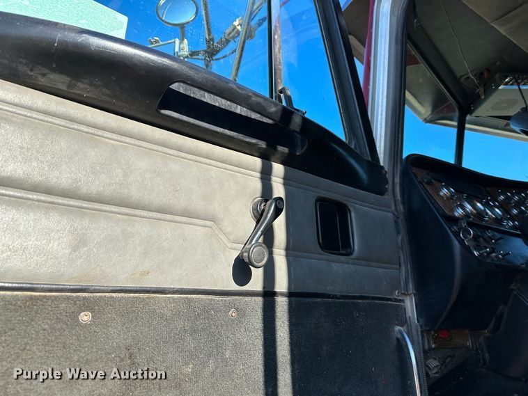 image for item DR6045 2003 Peterbilt 357  dump truck