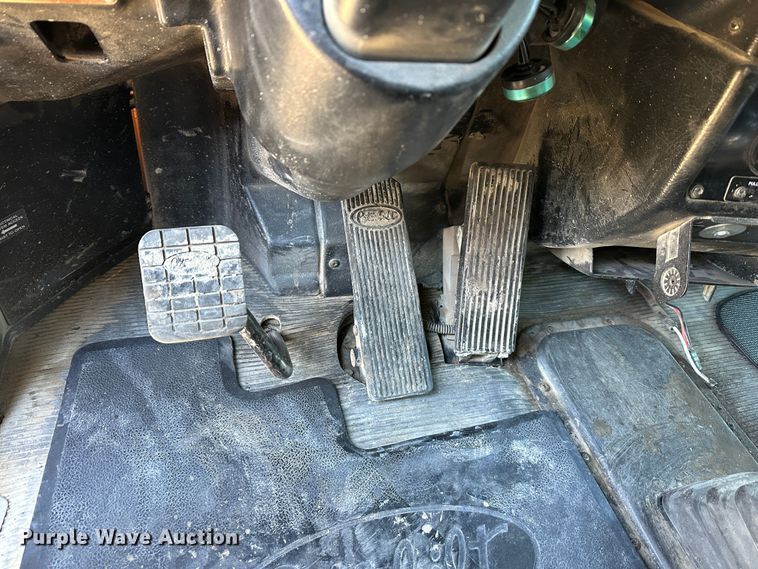 image for item DR6045 2003 Peterbilt 357  dump truck