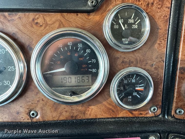 image for item DR6045 2003 Peterbilt 357  dump truck