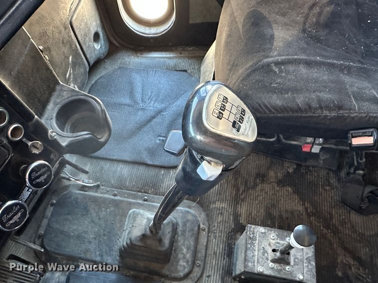 image for item DR6045 2003 Peterbilt 357  dump truck