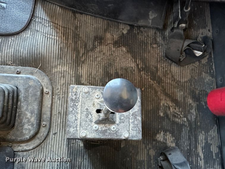 image for item DR6045 2003 Peterbilt 357  dump truck