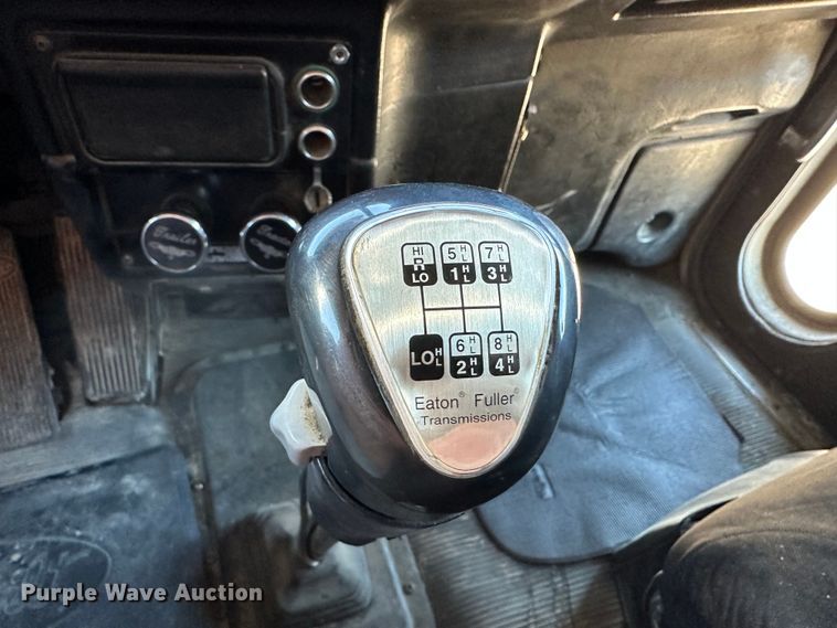 image for item DR6045 2003 Peterbilt 357  dump truck