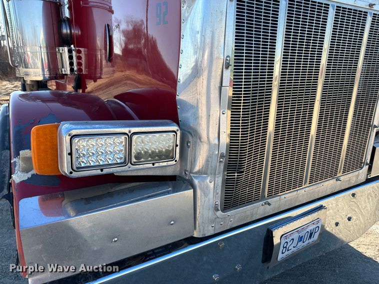 image for item DR6045 2003 Peterbilt 357  dump truck