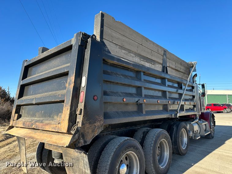 image for item DR6045 2003 Peterbilt 357  dump truck