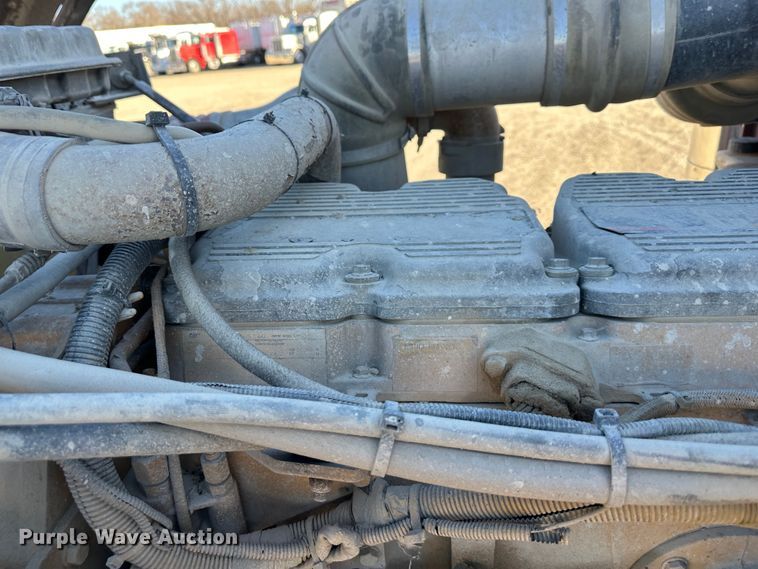 image for item DR6045 2003 Peterbilt 357  dump truck