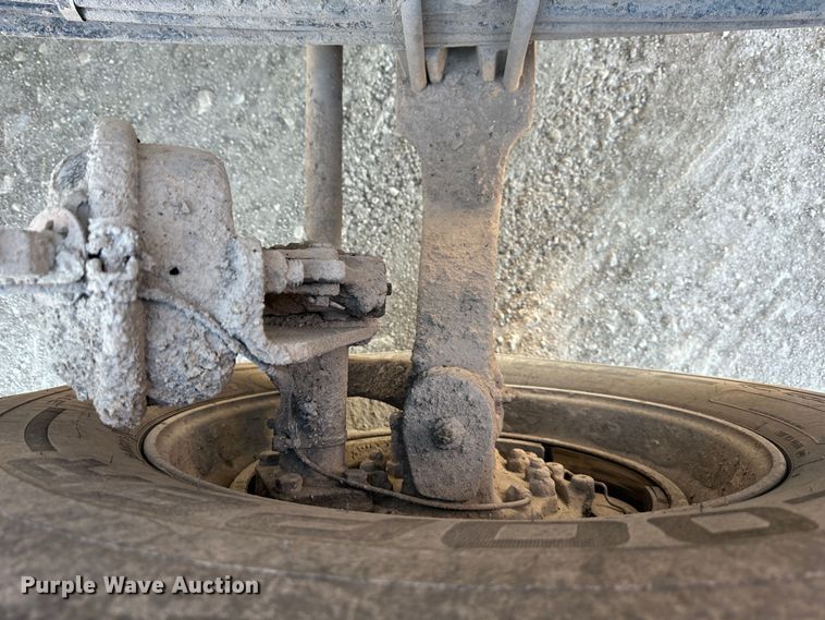 image for item DR6045 2003 Peterbilt 357  dump truck