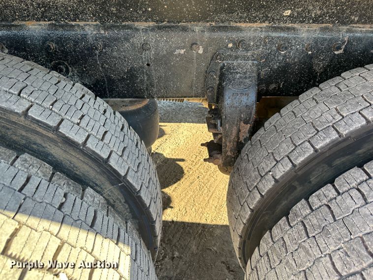 image for item DR6045 2003 Peterbilt 357  dump truck