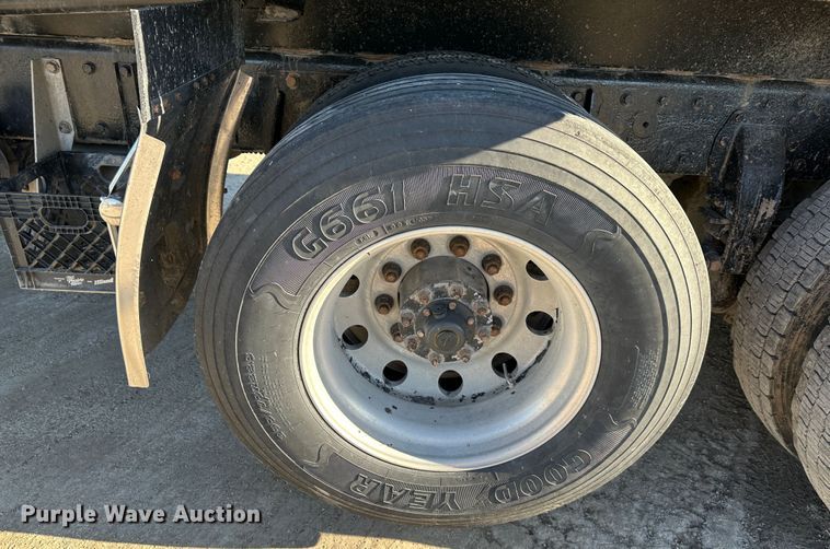 image for item DR6045 2003 Peterbilt 357  dump truck