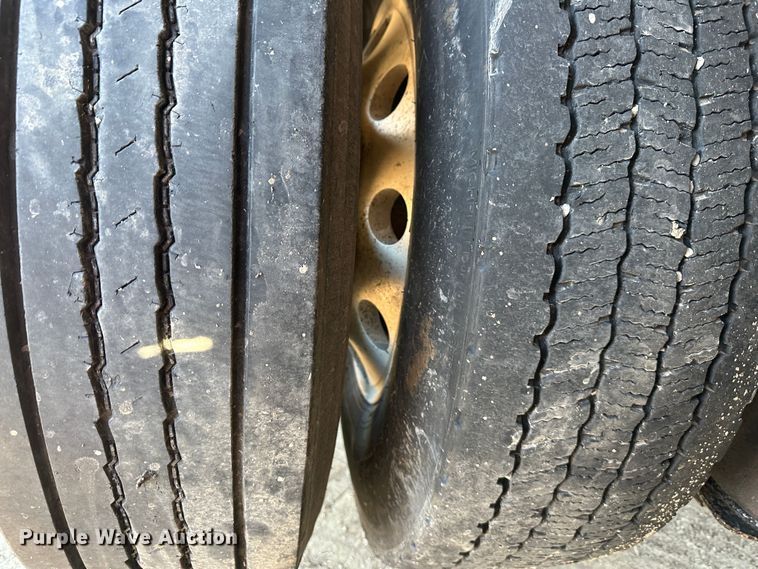 image for item DR6045 2003 Peterbilt 357  dump truck