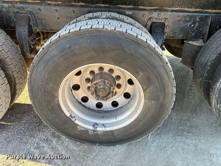 image for item DR6045 2003 Peterbilt 357  dump truck