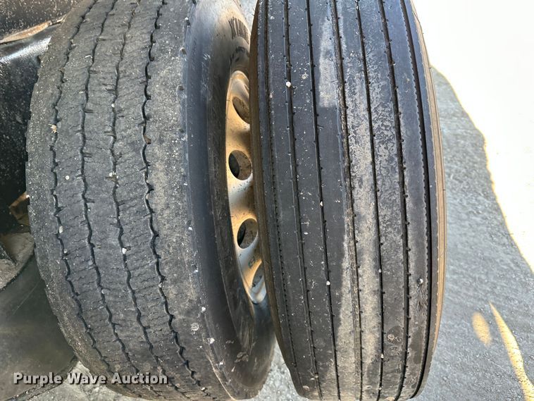 image for item DR6045 2003 Peterbilt 357  dump truck