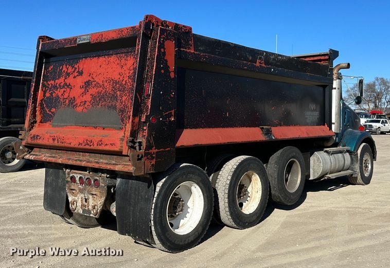 image for item DR6046 1997 Kenworth T800  dump truck