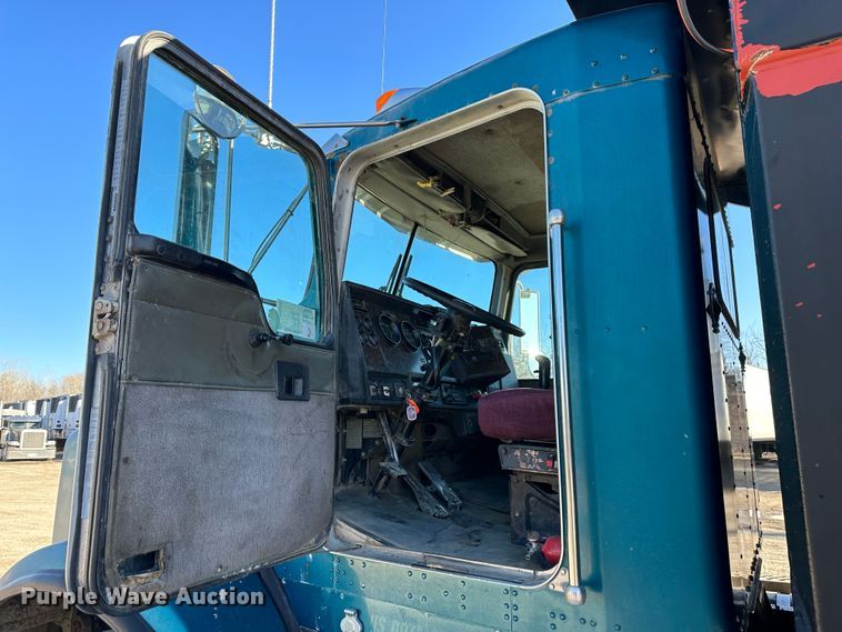 image for item DR6046 1997 Kenworth T800  dump truck