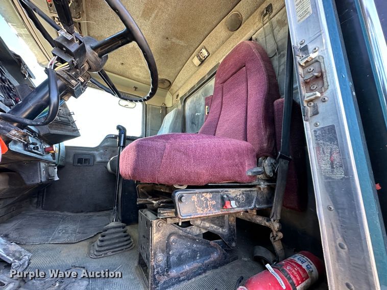 image for item DR6046 1997 Kenworth T800  dump truck