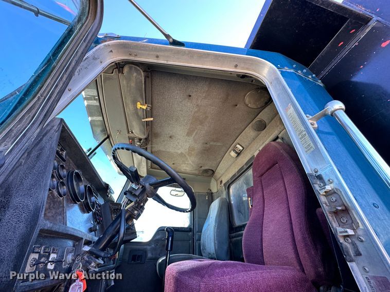 image for item DR6046 1997 Kenworth T800  dump truck