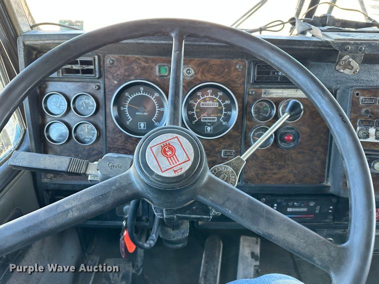 image for item DR6046 1997 Kenworth T800  dump truck