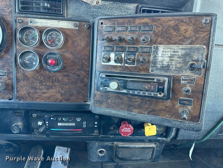 image for item DR6046 1997 Kenworth T800  dump truck