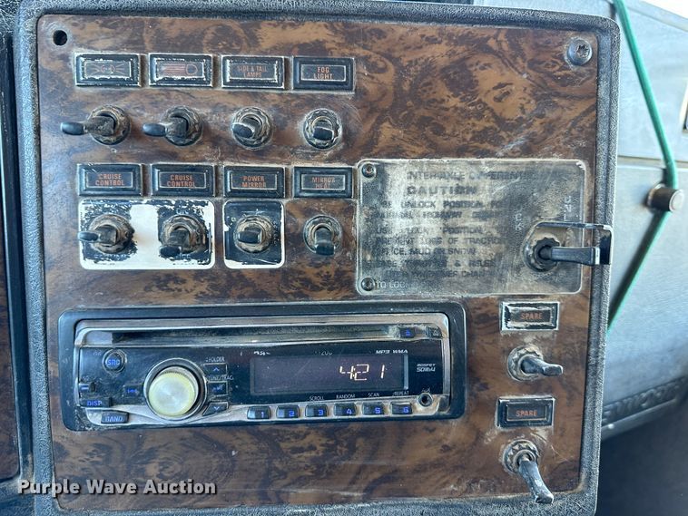 image for item DR6046 1997 Kenworth T800  dump truck