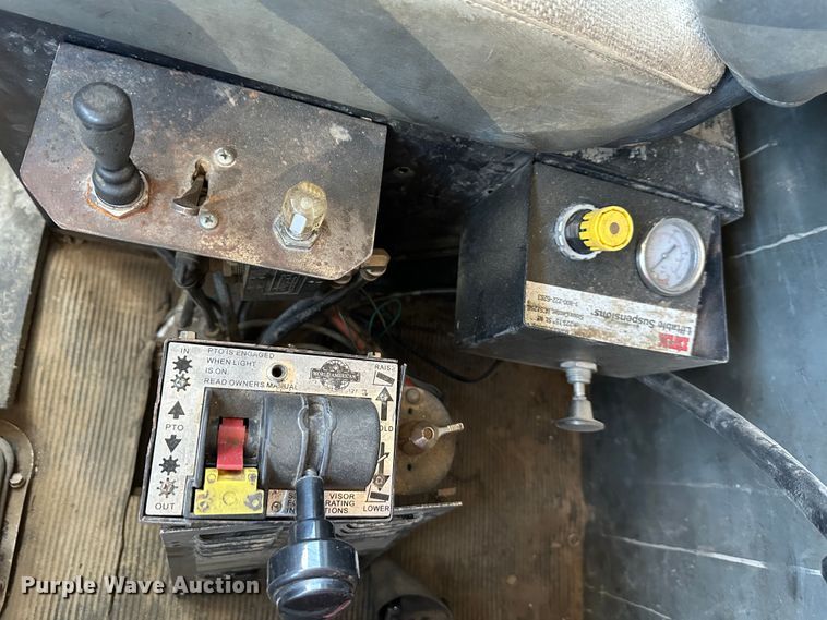 image for item DR6046 1997 Kenworth T800  dump truck