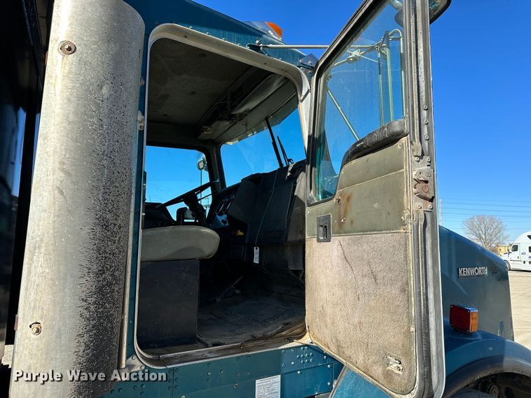 image for item DR6046 1997 Kenworth T800  dump truck
