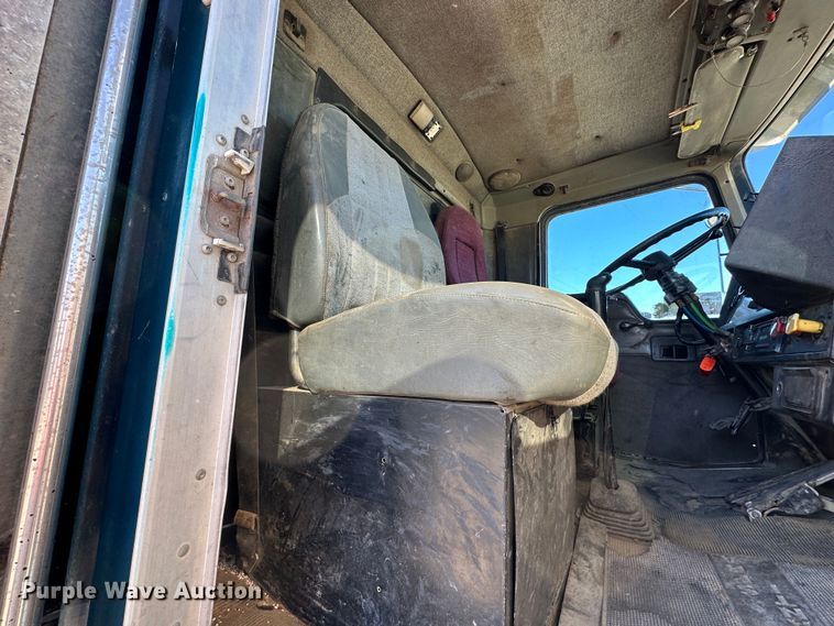 image for item DR6046 1997 Kenworth T800  dump truck