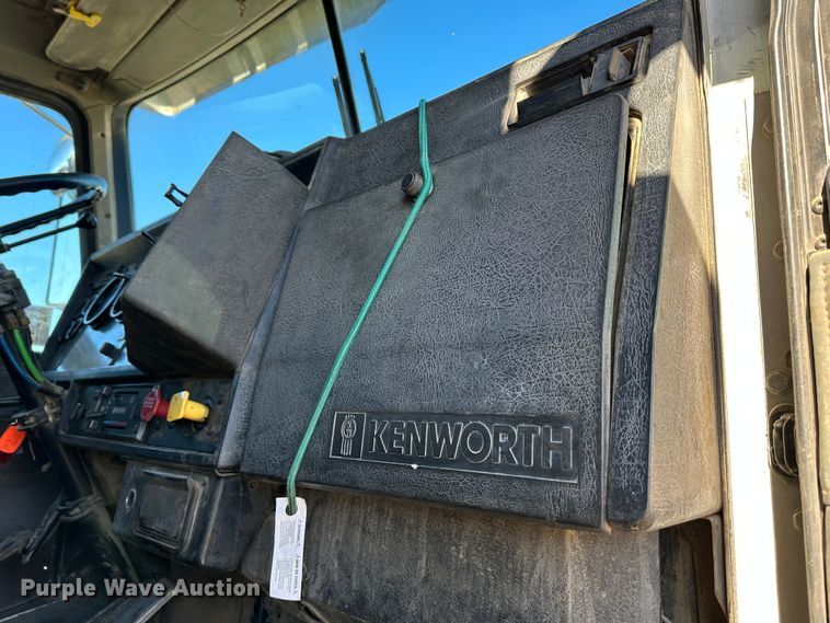 image for item DR6046 1997 Kenworth T800  dump truck