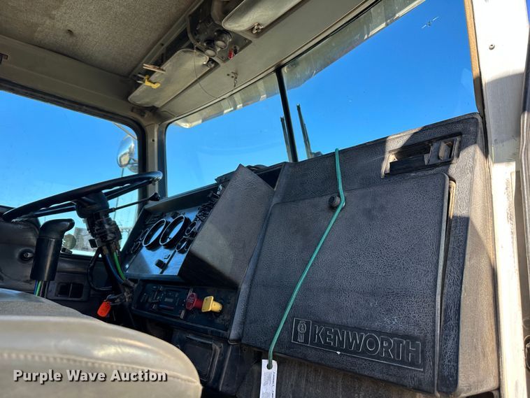 image for item DR6046 1997 Kenworth T800  dump truck