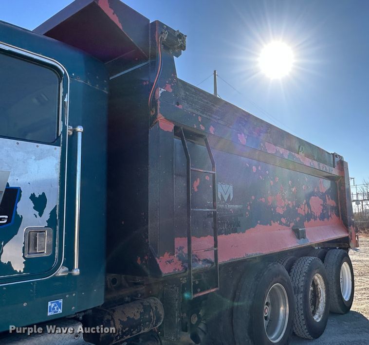 image for item DR6046 1997 Kenworth T800  dump truck