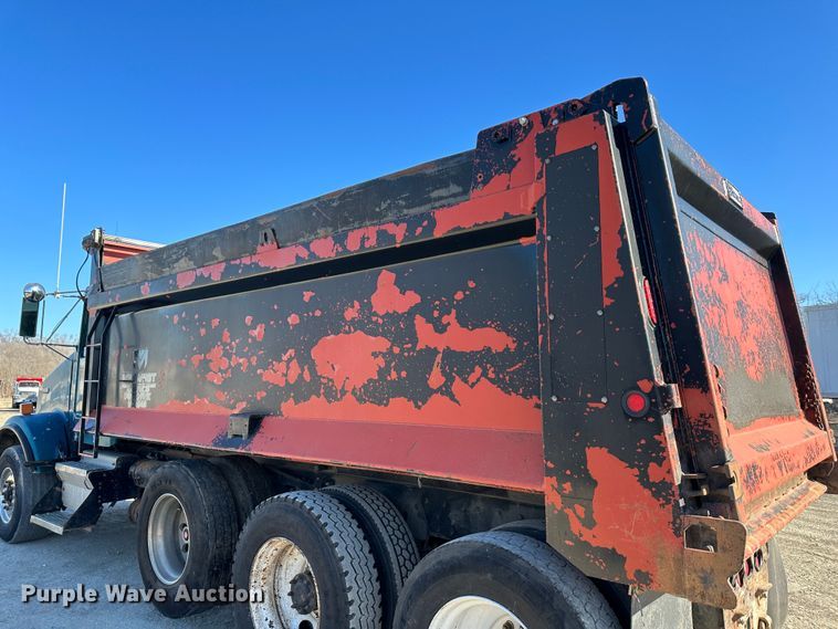 image for item DR6046 1997 Kenworth T800  dump truck