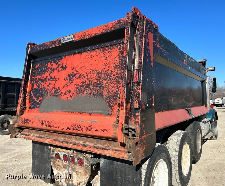 image for item DR6046 1997 Kenworth T800  dump truck