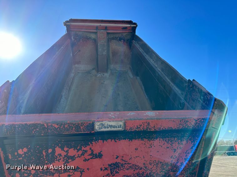 image for item DR6046 1997 Kenworth T800  dump truck