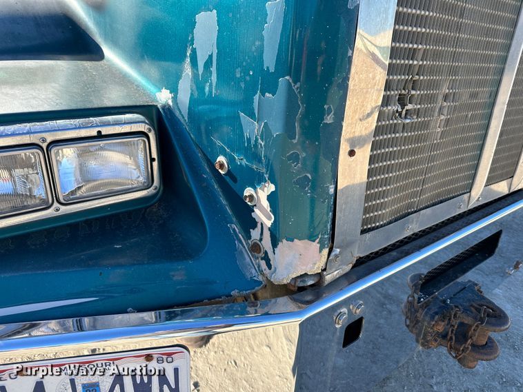 image for item DR6046 1997 Kenworth T800  dump truck