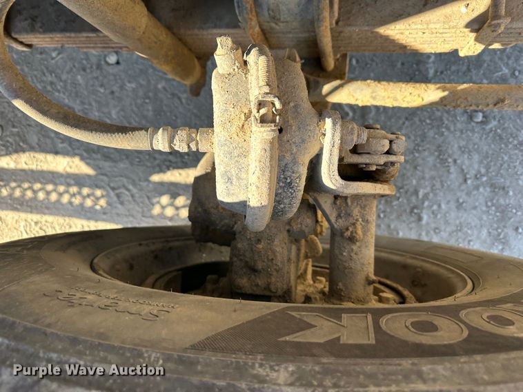 image for item DR6046 1997 Kenworth T800  dump truck