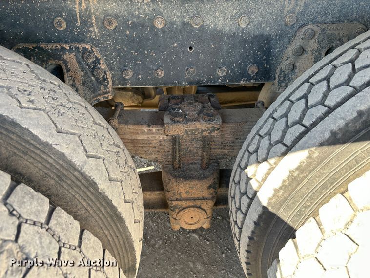 image for item DR6046 1997 Kenworth T800  dump truck