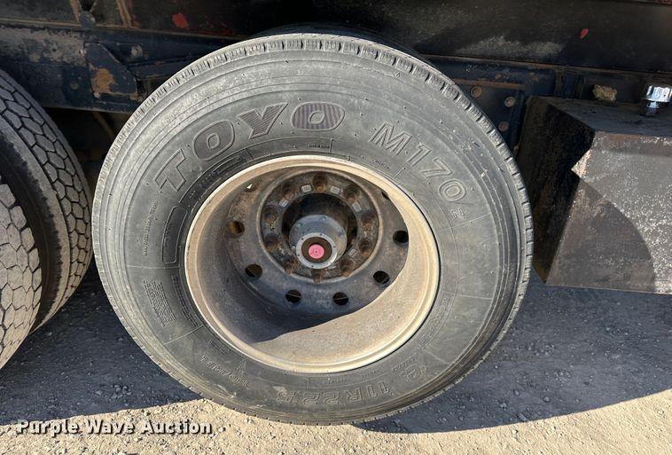 image for item DR6046 1997 Kenworth T800  dump truck