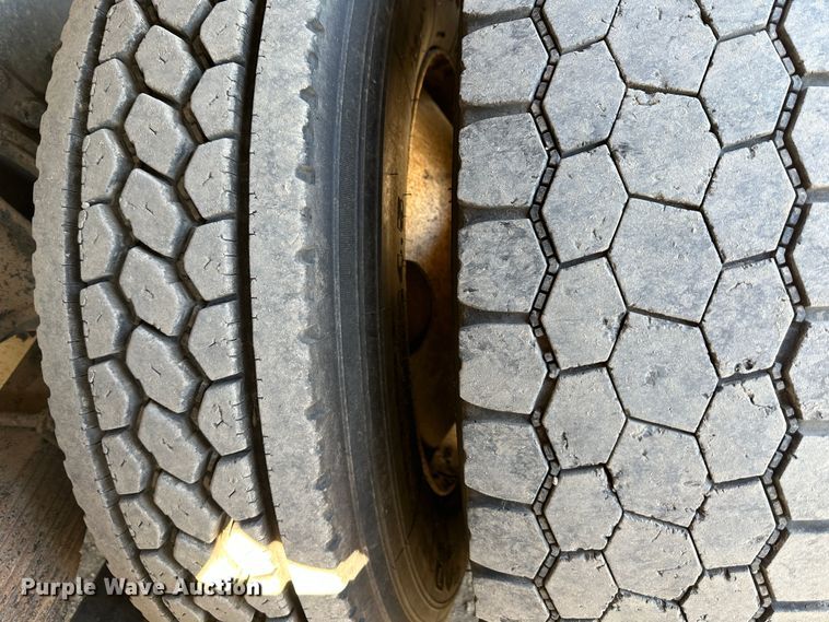 image for item DR6046 1997 Kenworth T800  dump truck