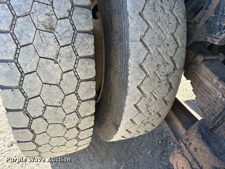 image for item DR6046 1997 Kenworth T800  dump truck