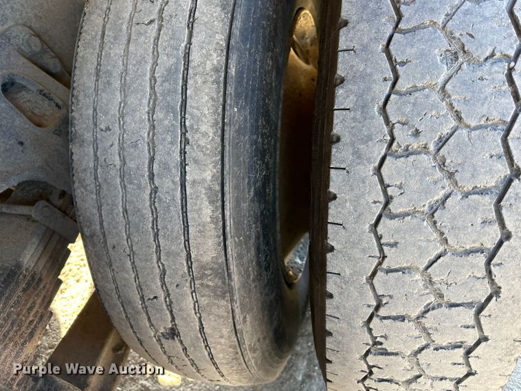 image for item DR6046 1997 Kenworth T800  dump truck