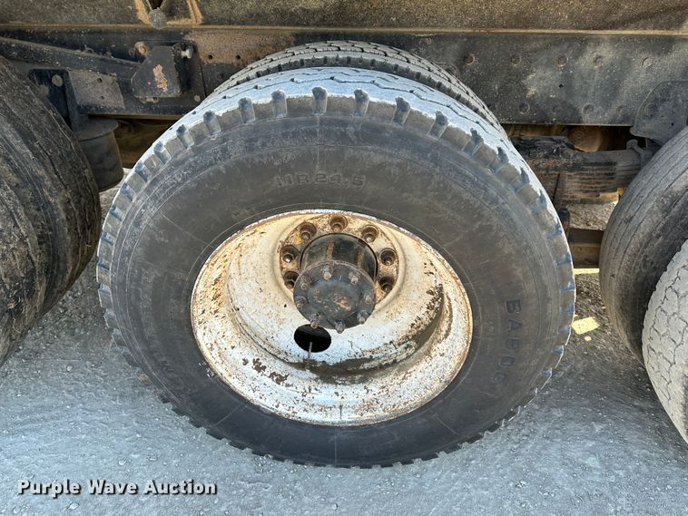 image for item DR6046 1997 Kenworth T800  dump truck