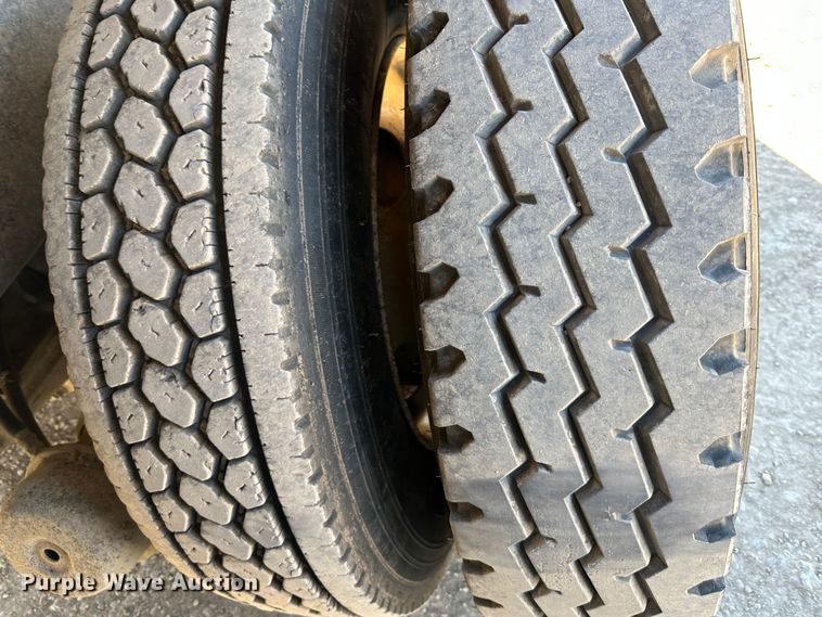 image for item DR6046 1997 Kenworth T800  dump truck