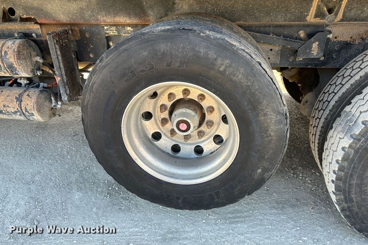 image for item DR6046 1997 Kenworth T800  dump truck