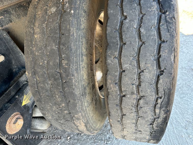 image for item DR6046 1997 Kenworth T800  dump truck