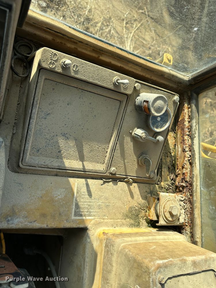 image for item DR6060 1986 Caterpillar 963  track loader