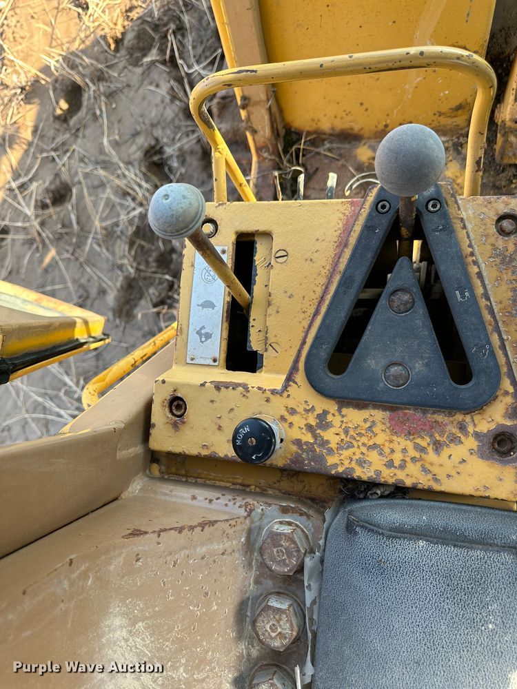 image for item DR6060 1986 Caterpillar 963  track loader