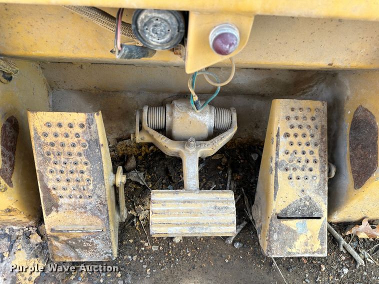 image for item DR6060 1986 Caterpillar 963  track loader