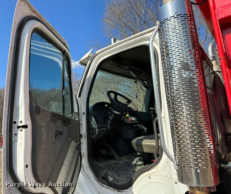 image for item DR6061 2007 Freightliner Business Class M2  dump truck