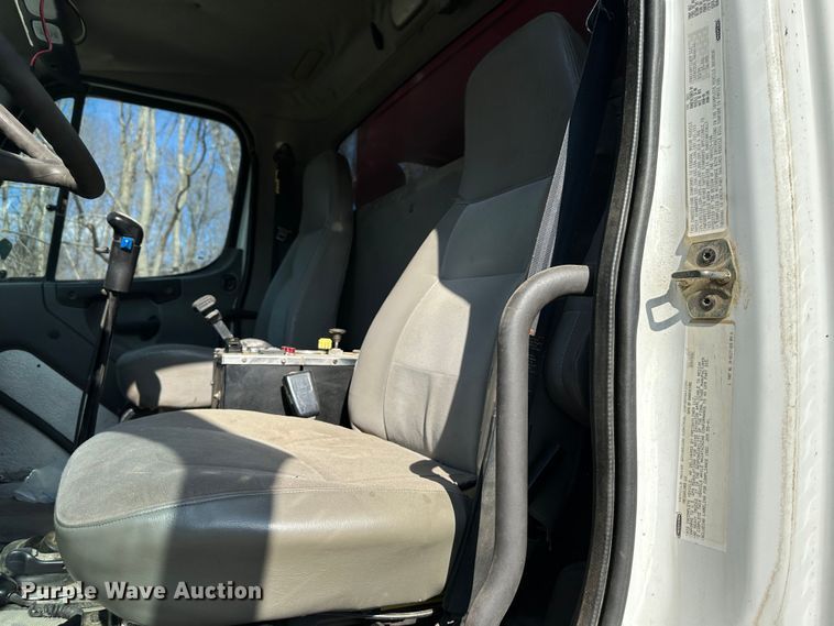 image for item DR6061 2007 Freightliner Business Class M2  dump truck