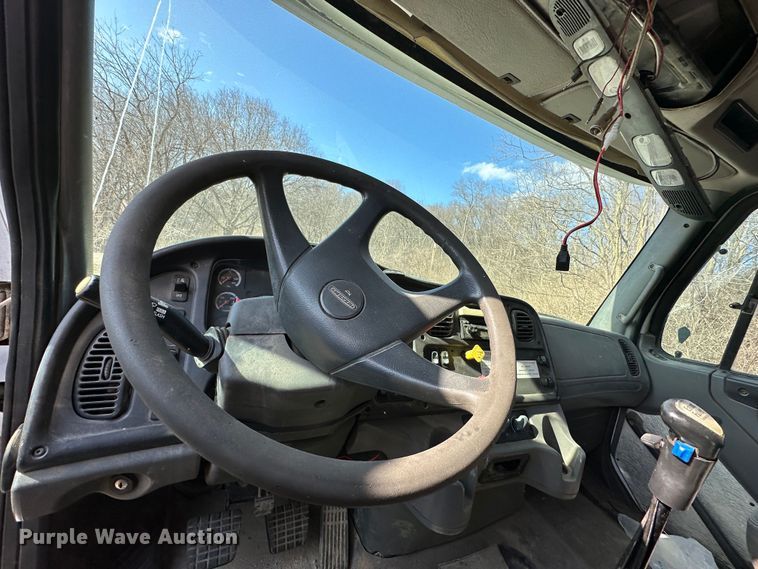 image for item DR6061 2007 Freightliner Business Class M2  dump truck