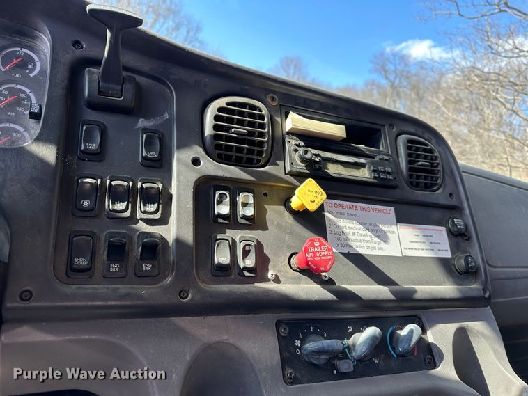 image for item DR6061 2007 Freightliner Business Class M2  dump truck